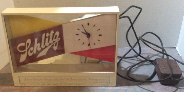 Vintage Schlitz Beer Bar Light-Up Advertising Clock Sign Vintage Schlitz Beer Bar Light-Up Advertising Clock Sign