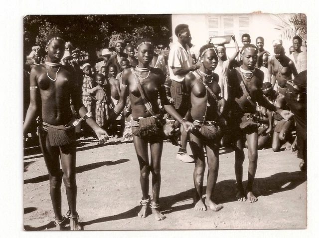 2 ORIG. FOTOS, Western Africa, nude native girls, Nackte Mädchen beim