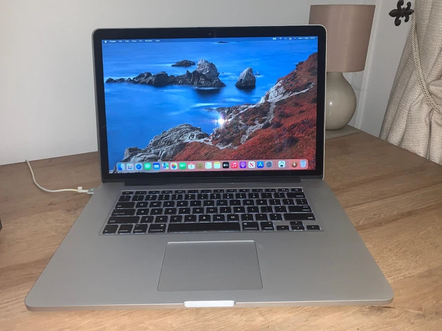 MacBook Pro metà 2015, 15 pollici, 2,5 GHz Core i7, 16 GB di RAM, 500 GB di unità di misura