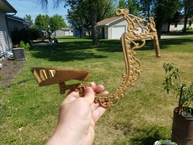 Antique Cast Iron Gold Colored Wall Mount Swivel Arm Oil Kerosene Lamp Bracket