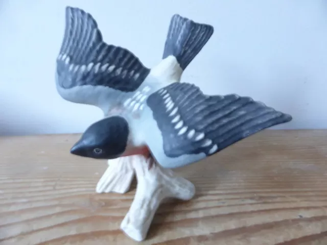Oiseau en porcelaine Allemande Goebel "Bouvreuil pivoine" daté 1976