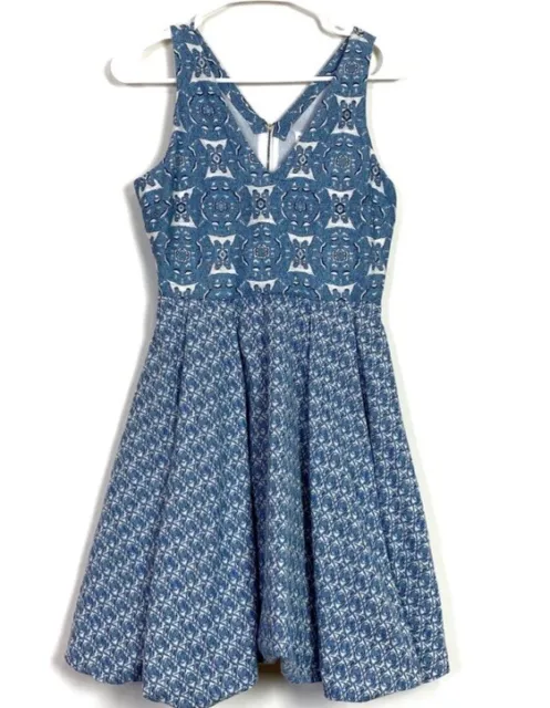 Allison Collection NY Medallion Print Dress Size S Blue V-Neck Sleeveess