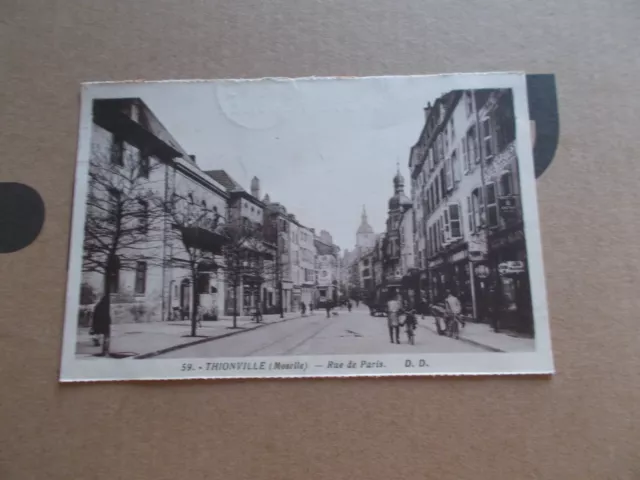 Cpa 57 Thionville  Moselle  La Rue De Paris  Animees Commerces Velos Attelage