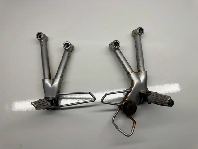 Suzuki-bandit-600-mk2-Passenger-hangers-foot.webp