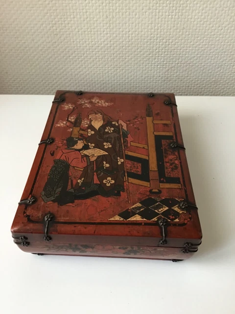 Boîte à bijoux chinoise en bois laqué et nacre | Selency Boîte à bijoux chinoise en bois laqué et nacre | Selency