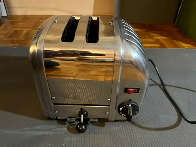 Dualit Vario classic 2-slice toaster in silver. Model: 2 Bread