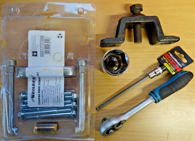 JOB LOT OF TOOLS STEERING WHEEL PULLER 3/8" DRIVE RATCHET HUB PULLER 32mm SOCKET