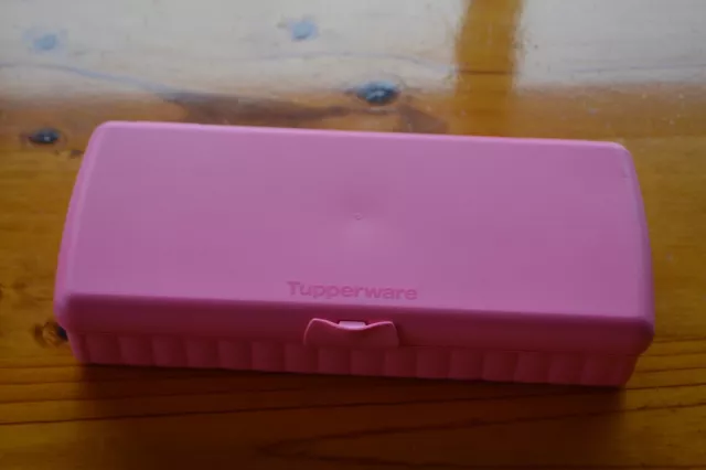 TUPPERWARE SANDWICH KEEPER PLUS -  DIVIDED LUNCHBOX LUNCH BOX -bright pink