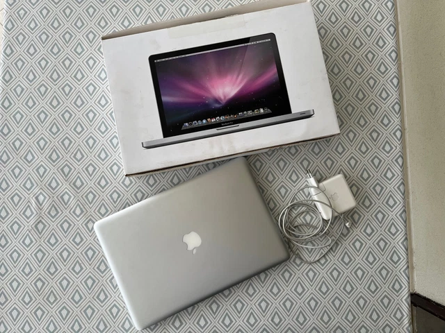 Apple MacBook Pro 15 - 8Gb di RAM e 250Gb HDD