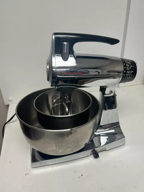 VTG Sunbeam MixMaster Deluxe 12 Speed Chrome Stand Mixer w/ Bowls & Accessories 3