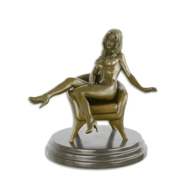 BRONZESKULPTUR Nackte Frau auf Sessel EROTIK High Heels NUDE WOMAN Deko EJA0353