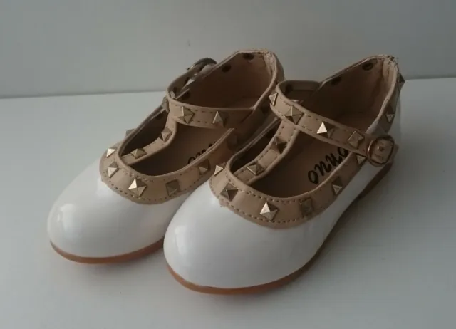 Nuonuo Girls White Patent Grip Fastener Shoes - Size: UK 7 / EUR 24