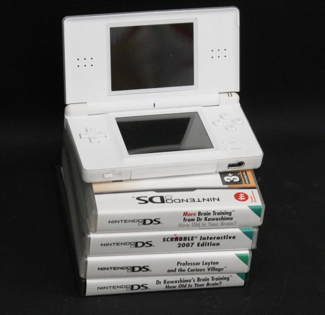 NINTENDO DS Lite Bundle Inc 4 Games & White Handheld Console - L44