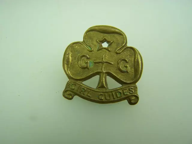 Vintage 1960's pin back badge Girl Guides by Bertram Melbourne     1643