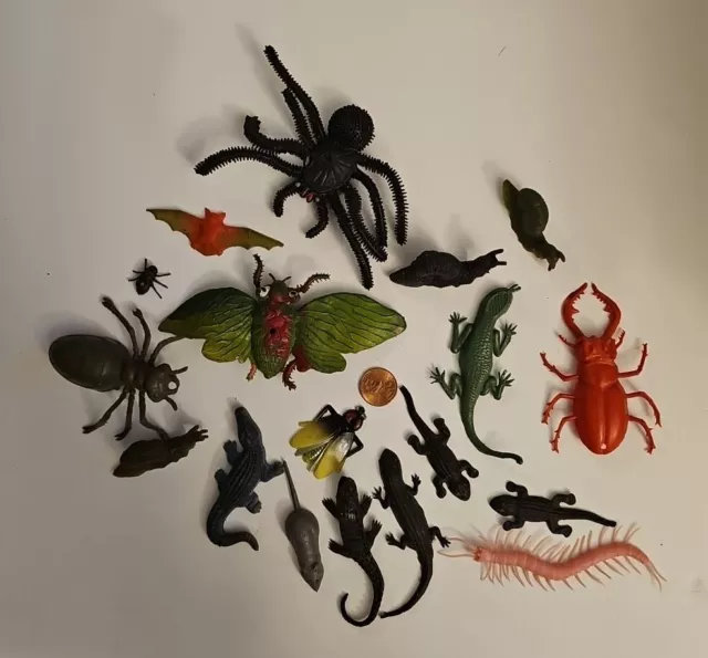 Soft Plastic Lot of 18 Bugs  Figures, Spiders, Flies, Gator, Mouse, Snail
