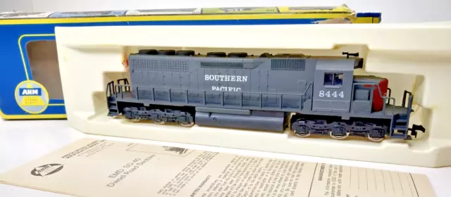 AHM EMD SD-40 w/Fly Wheel 5030-06 S.P. Southern Pacific 8444 HO Train Locomotive
