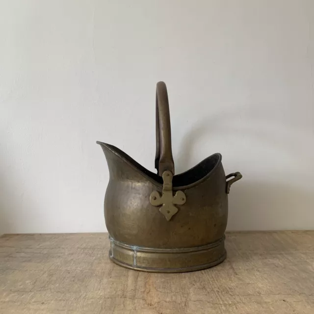 Vintage Hammered Brass Helmet Coal Scuttle Fireside Kindling Log Bucket