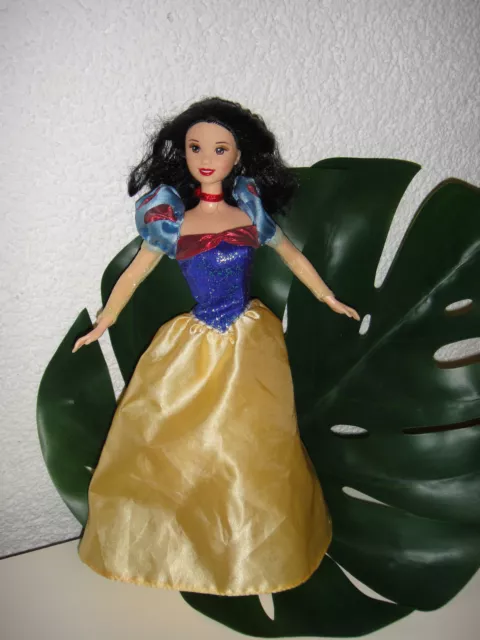 Mattel Barbie : Disney's Snow White and the Seven Dwarfs Doll Schneewittchen