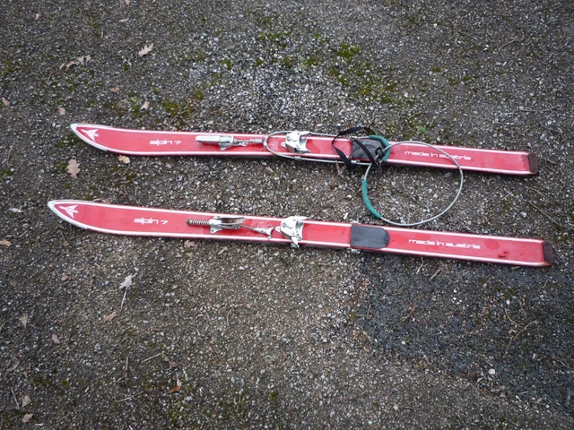 PAIRE DE SKIS DE LA TENUE VAL D'ISÈRE OU COURCHEVEL TRESSY BELLA - Année 1965 EUR 56,00 - FR
