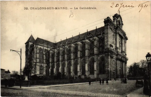 CPA AK CHALONS-sur-MARNE La Cathédrale (490950)