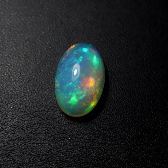 Cabochon Ovale En Opale Noire éthiopienne Naturelle - Taille 13x9 Mm, Effet Asterisme Et Aventurescence