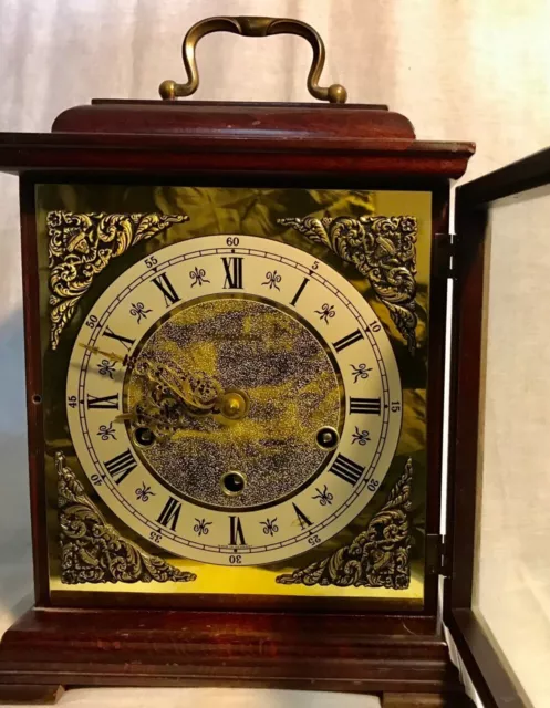 vecchio orologio da tavolo da collezione funzionante dorato