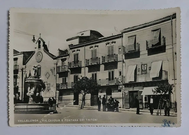 VALLELUNGA ( CALTANISSETTA) Via Cavour e fontana dei tritoni , vg 1954 animata