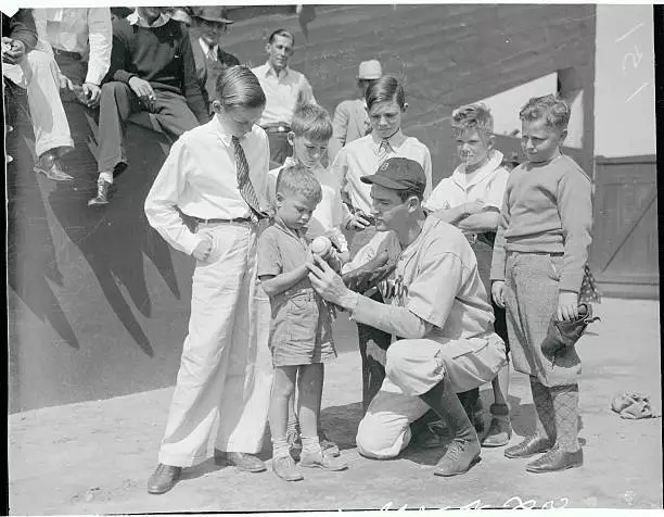 Schoolboy Rowe Giving Lesson to Young Fans 1935 OLD BASEBALL PHOTO