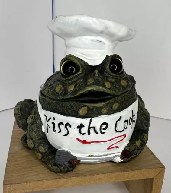 Toad Hollow 'Kiss the Cook' Figurine Kitchen/Garden Resin Toad/Frog 5" Tall