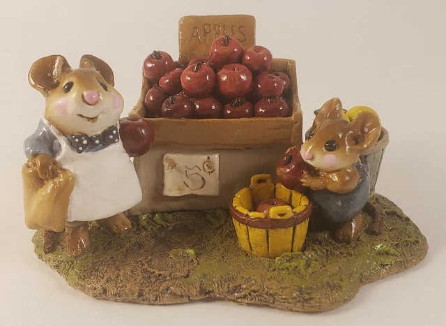 Wee Forest Folk - Adam's Apples - M-187 Annette Peterson Retired Apple Stand