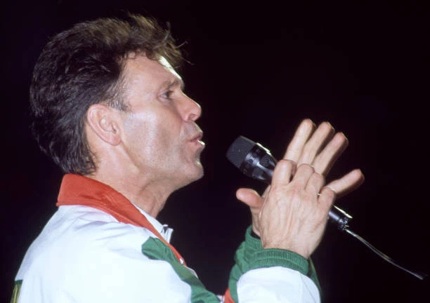SINGER CLIFF RICHARD speaking to the audience during his Pro Cele - Old