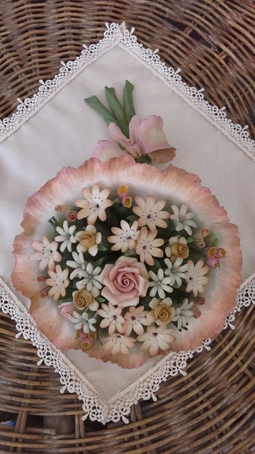 Splendido bouquet di rose fiori di campo porcellana di capodimonte 26,5x20,5x9