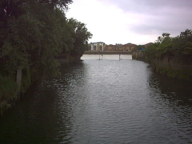 Photo 6x4 Bell Lane Creek Wandsworth This is the mouth of the River Wandl c2005