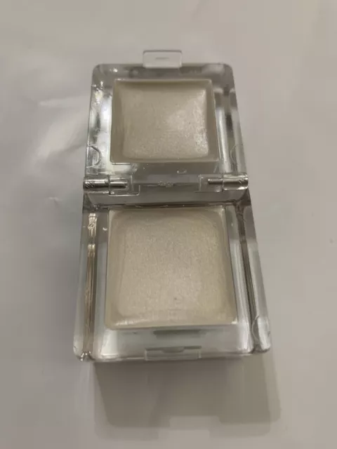 Color Assets Diane von Furstenberg Radiant Highlighter in shimmery silver 8g