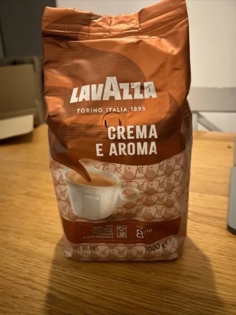 Lavazza Crema e Aroma Arabica and Robusta Medium Roast Coffee Beans - 1kg