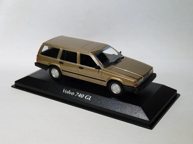 Volvo 740 GL break de 1986 vert foncé métal 1/43 Minichamps (500