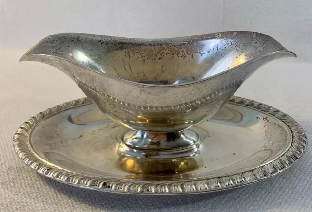 WM ROGERS SILVERPLATE GRAVY SAUCE BOAT w/ ATTACHED TRAY #4113 DOUBLE POUR