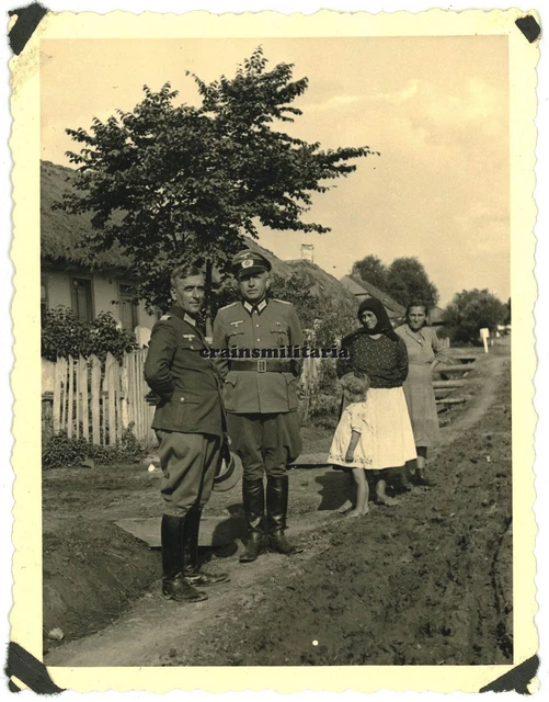 Orig. Foto Offiziere mit Bevölkerung Frauen in HRUBIESZOW Polen 1941