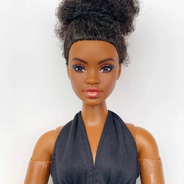 2020 BARBIE SIGNATURE Looks Doll #2 Elle African American Curvy with