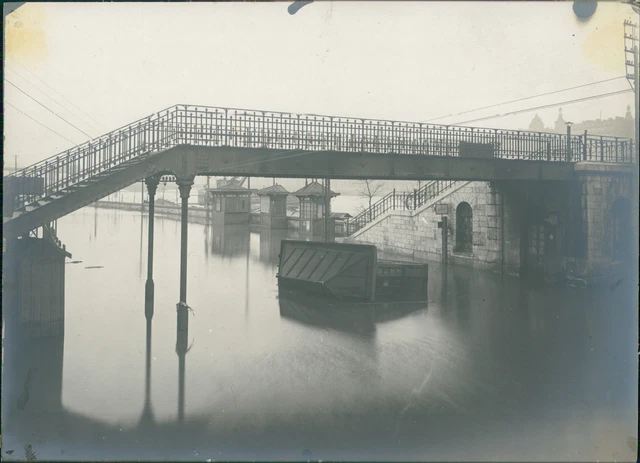Janvier 1910, inondations à Paris Vintage silver print, station du Champs de M