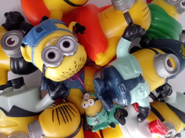 Minions Figuren Konvolut mit 12 McDonalds Happy Meal Spielzeug & 4 Minifiguren