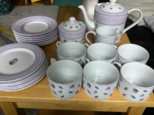 Marks & Spencer Berries & Leaves 21 Piece Tea Set Including Teapot .