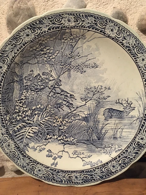 Delft. Grand Plat Assiette en faïence décor camaïeu bleu Scène De Chasse TB Etat