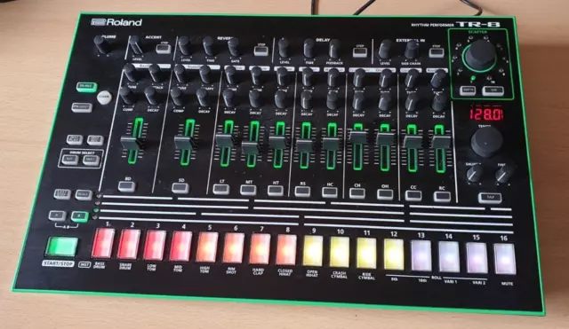 Roland TR8 TR-8 | Drum Machine | Rhythm Performer 2