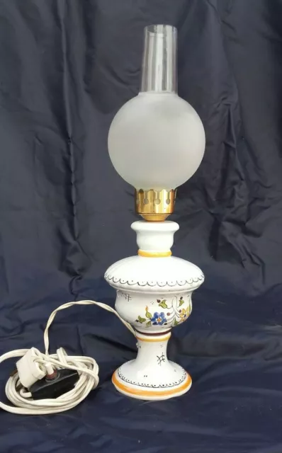 Lampe en céramique décor fait main signé Moustiers style lampe à pétrole