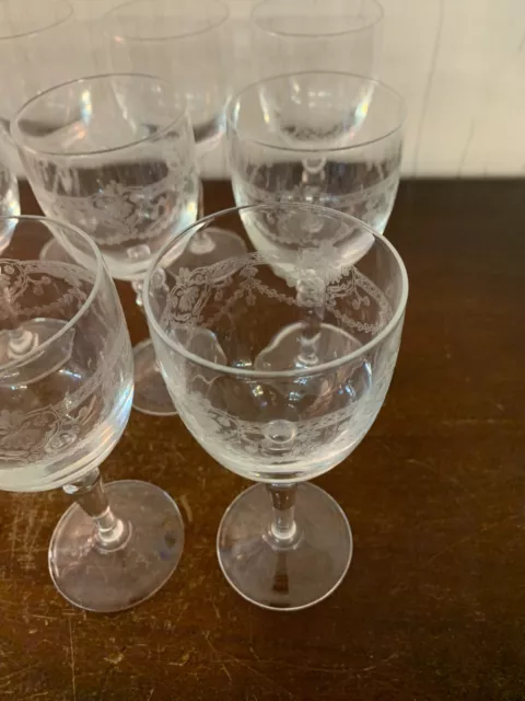 12 verres vin gravé  en cristal de Saint Louis (prix à la pièce) 3