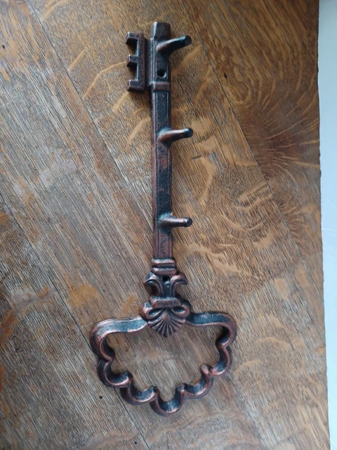 Cast Iron Key Shaped Wall Mount 3 Hooks