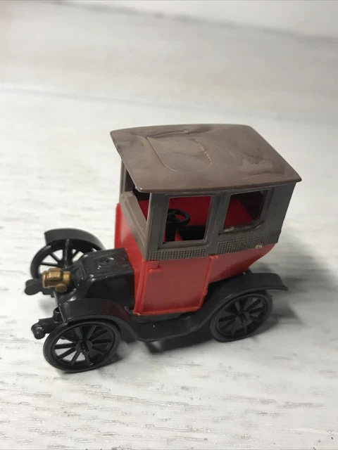 VINTAGE MODEL CITGO Antique Car Miniature , 1900 Coupe Docteur Bouton