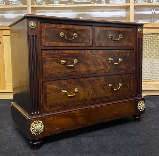 UNUSUAL EARLY 19thc REGENCY PERIOD FLAME MAHOGANY CROSS-BANDED CHEST OF DRAWERS 2