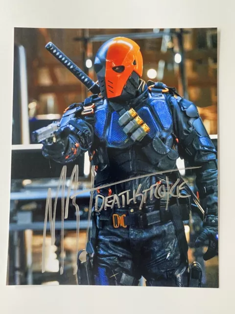 MANU BENNETT In-Person signiertes Autogramm 20x25cm Arrow